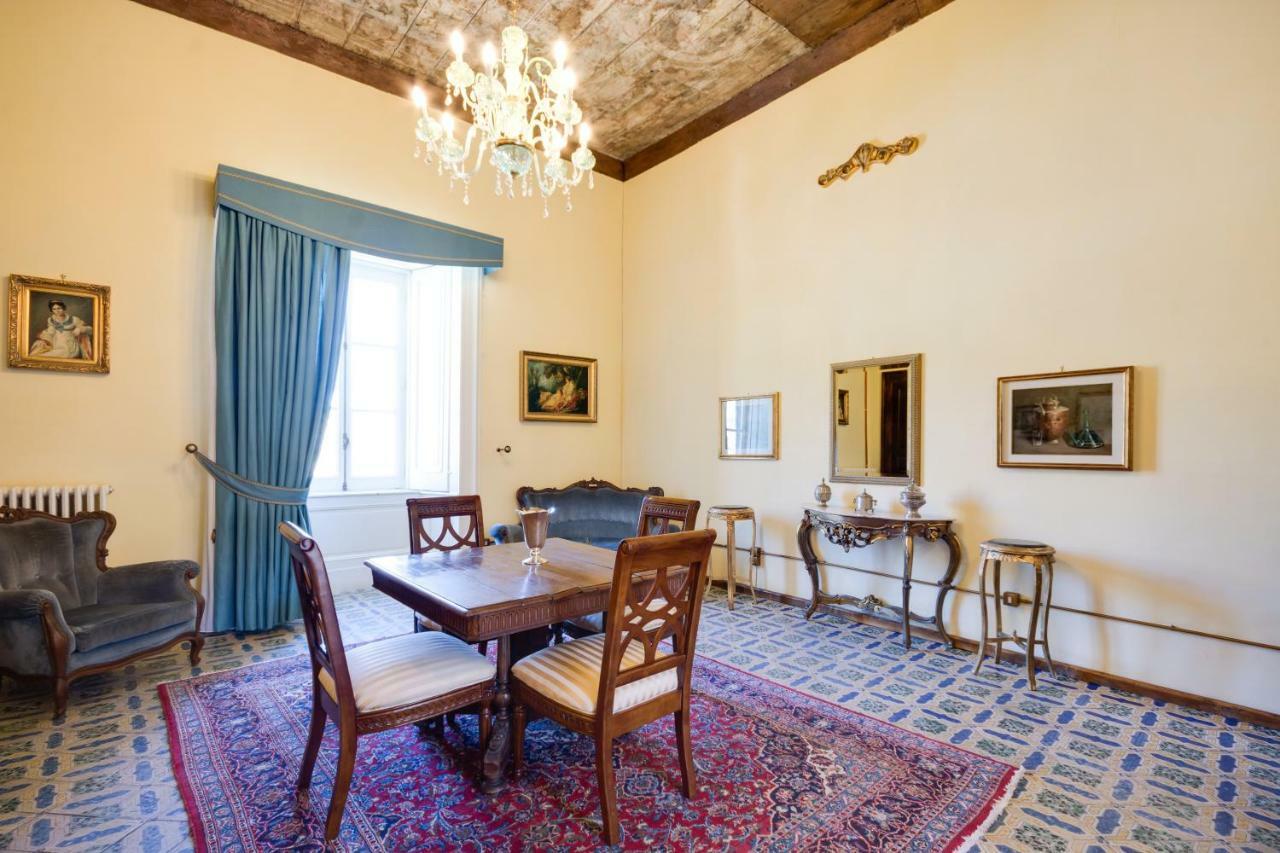 Castello Di Caccuri Suites Exterior foto